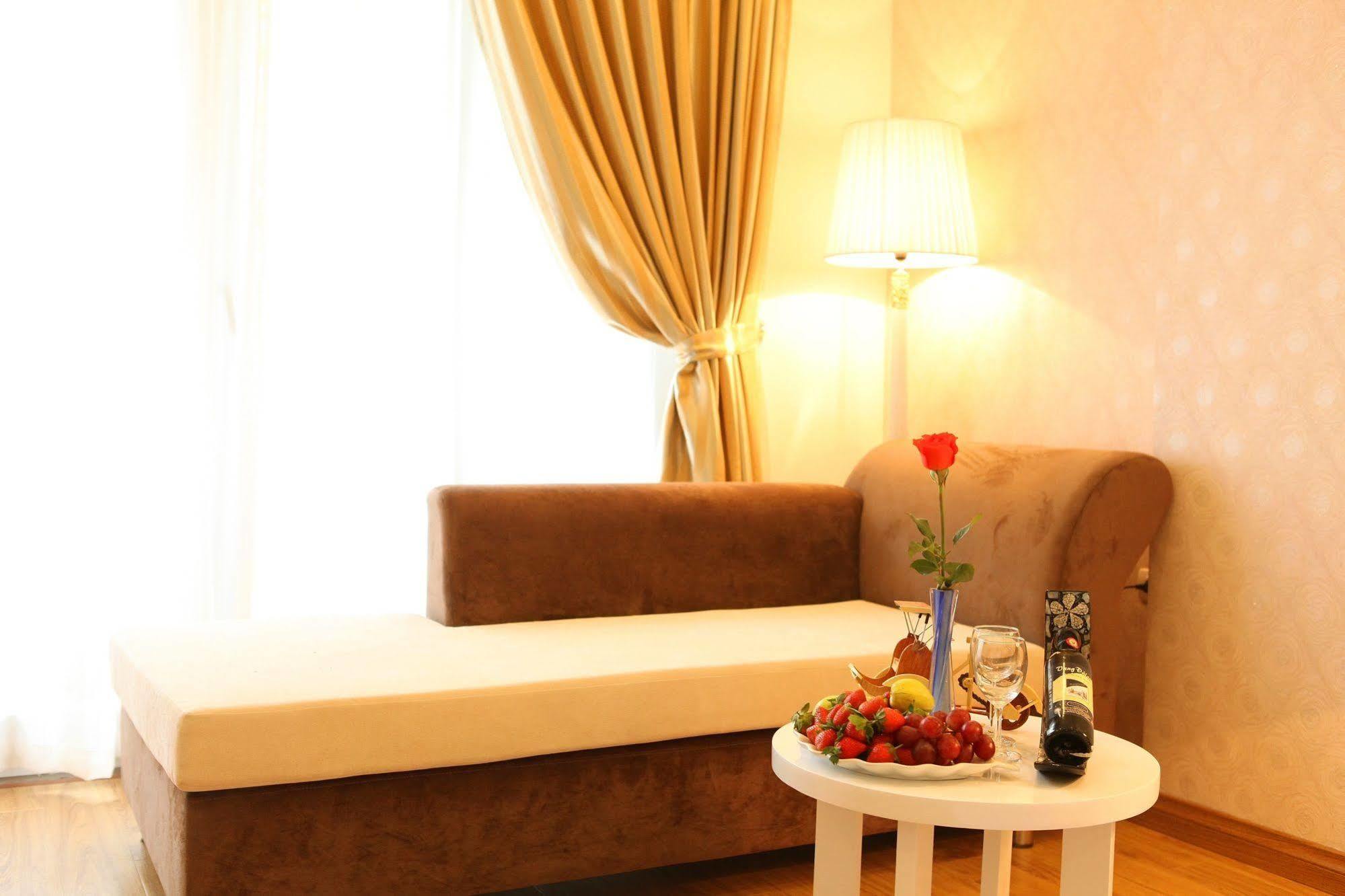 Splendid Star Suites Hotel Hanoi Room photo